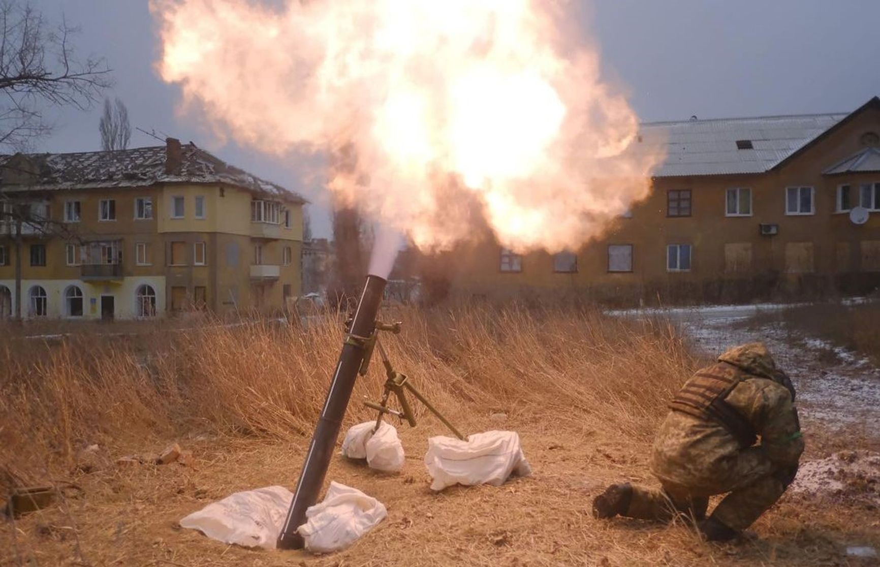 National Guard, firing a Spanish 120mm mine